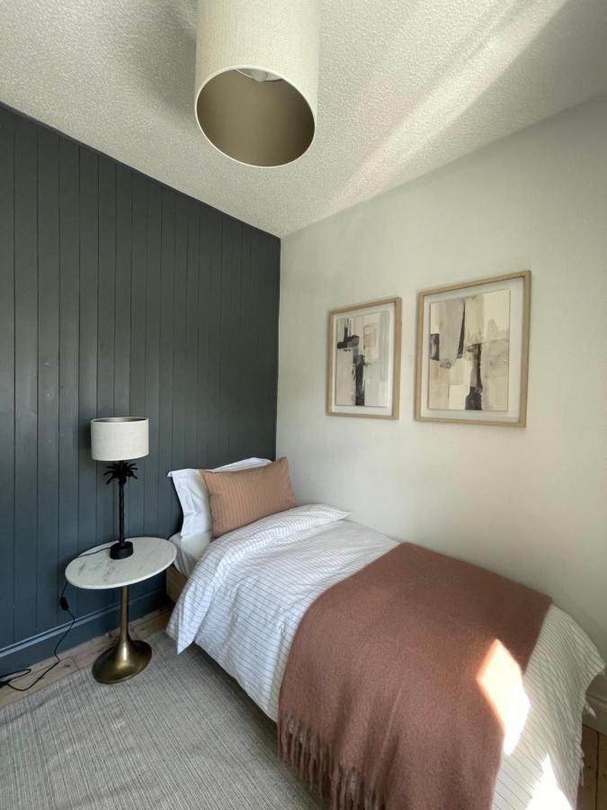 The Village House Malahide Extérieur photo